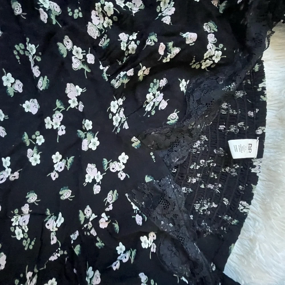 BP. Womens Black Floral Smocked Cropped Blouse Size XL  new - Picture 6 of 6